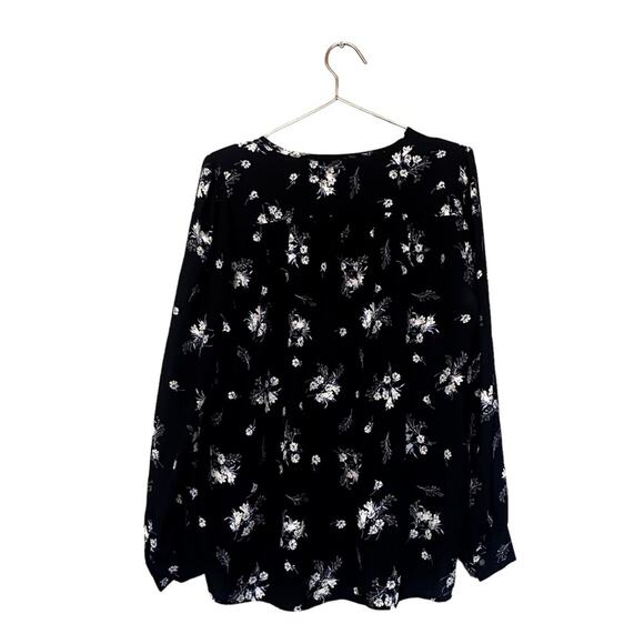 LOFT Woman’s Navy Floral Top - Size Medium - Picture 2 of 6